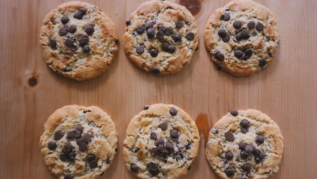 Warm & Crunchy Cookies