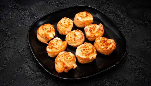 Spiral Dough Balls (Garlic & Cheese)