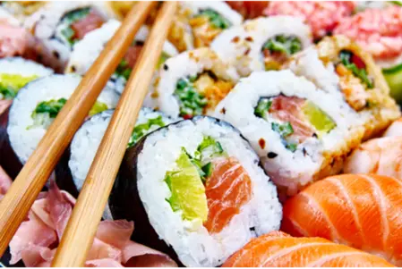 Spicy Prawn Avocado Futomaki - Sashimi Delivery in Primrose Hill NW1