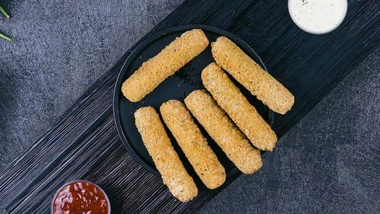 Mozzarella Sticks Ⓥ - Fried Chicken Collection in Coldhams Common CB5