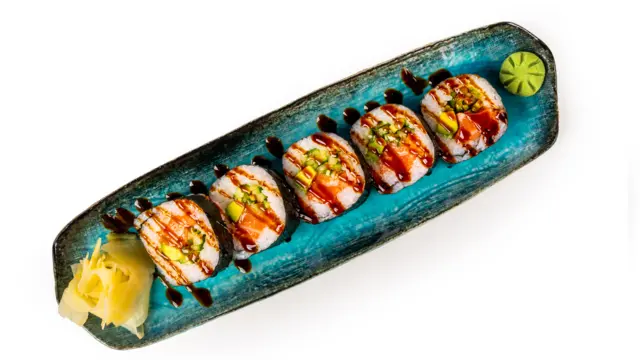 SALMON AVOCADO FUTOMAKI