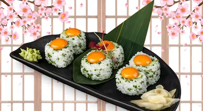 Spicy Salmon Roll with Avocado Maki (8pcs)