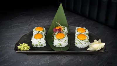 Spicy Salmon Roll with Avocado Maki (8pcs)