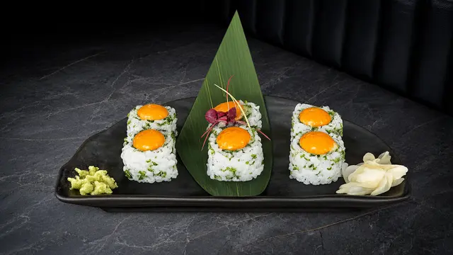 Spicy Salmon Roll with Avocado Maki (8pcs)