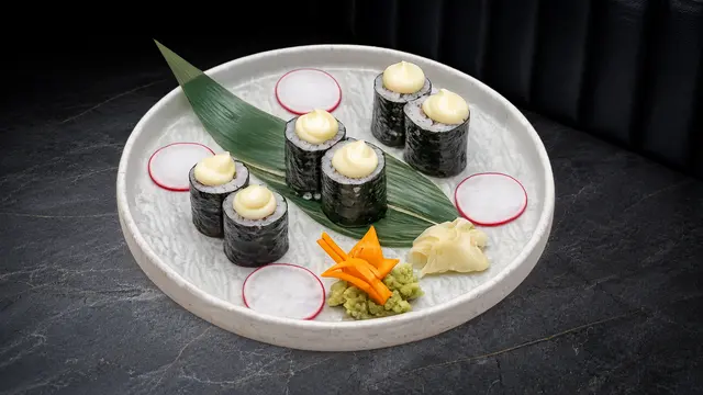 Truffle Tuna Maki (6pcs)
