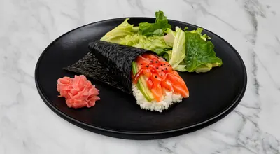 Spicy Salmon Avocado Temaki