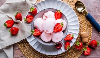 Champagne and Strawberry Sorbet 125ml tub