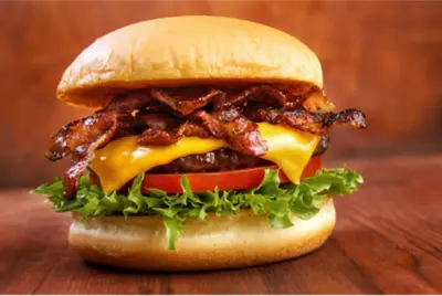 Half Pounder with Bacon & Cheese with Chips