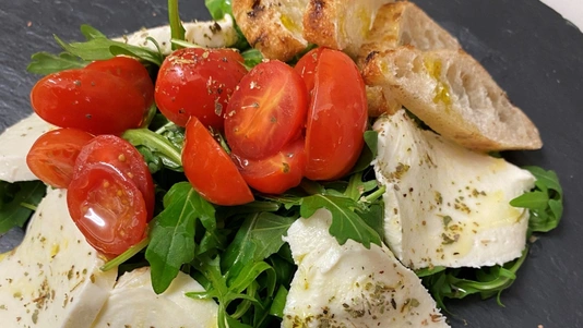 Caprese Salad - Panini Delivery in Southend BR1