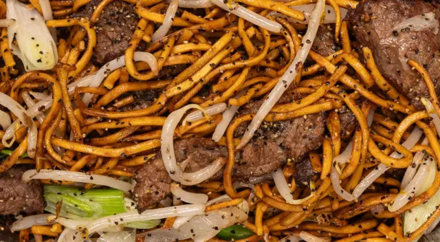 Black Pepper Beef Chow Mein