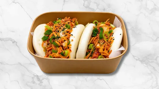 Two fluffy bao buns filled with crunchy chicken tenders, fresh salad and our classic Korean sauce.