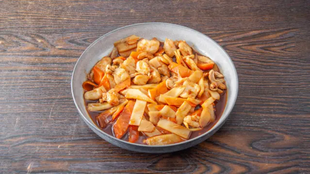 Chicken with Cashew Nuts in Yellow Bean Sauce 🌶