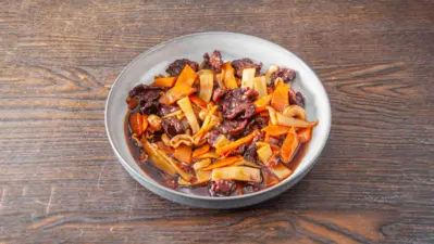 Beef with Cashew Nuts in Yellow Bean Sauce