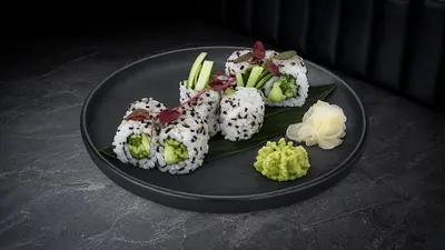 Avocado & Cucumber Roll Maki (8pcs)