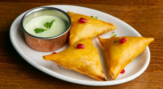 3. Vegetable Samosa 🌶 - Curry Collection in Earlsfield SW18