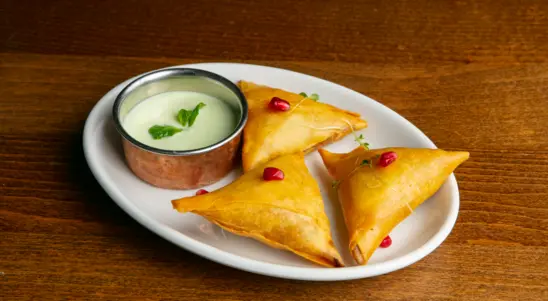 3. Vegetable Samosa 🌶 - Curry Delivery in White City W12