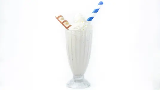Kinder Bueno® Milkshake - Crepes Collection in Hedgerley Green SL2