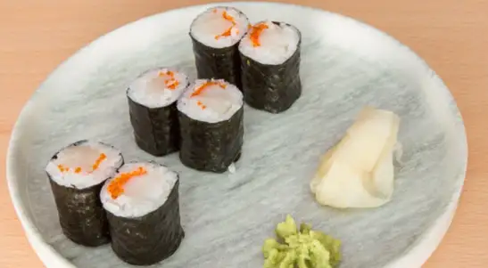 Scallop & Smelt Egg Maki (6pcs)