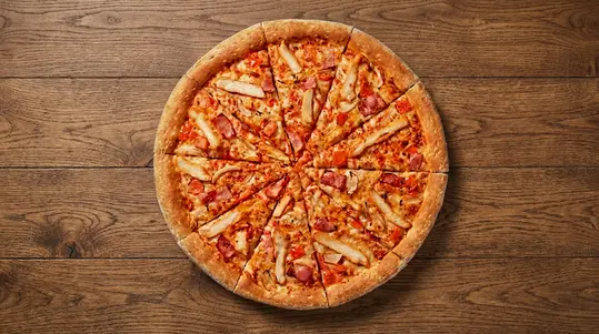 Pizza sauce base, mozzarella cheese, chicken, bacon, onions, fresh tomatoes — collection in Hoddesdon EN11