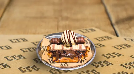 Bueno Waffle - Pulled Pork Delivery in Old Heath CO2