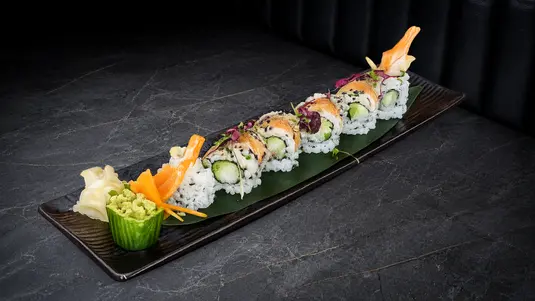 Crispy tempura shrimp rolled with sushi rice and fresh vegetables. — delivery in Hornchurch